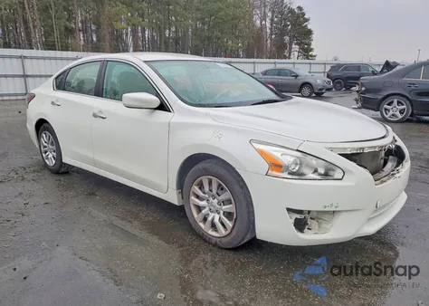 2015 Nissan Altima 2.5 z USA, uszkodzony, nr VIN 1N4AL3AP8FC461291
